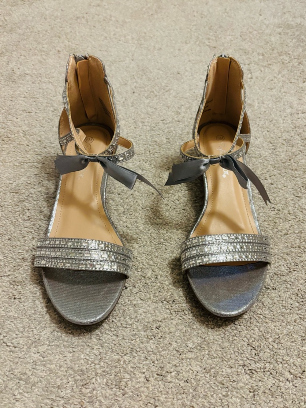 Women’s Size 6 Sophia Taylor Silver Embellished Ankle-Strap Sandals with Bow